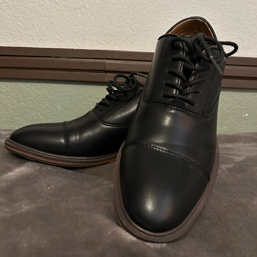 Goodfellow & co men’s black size 7 dress shoes.